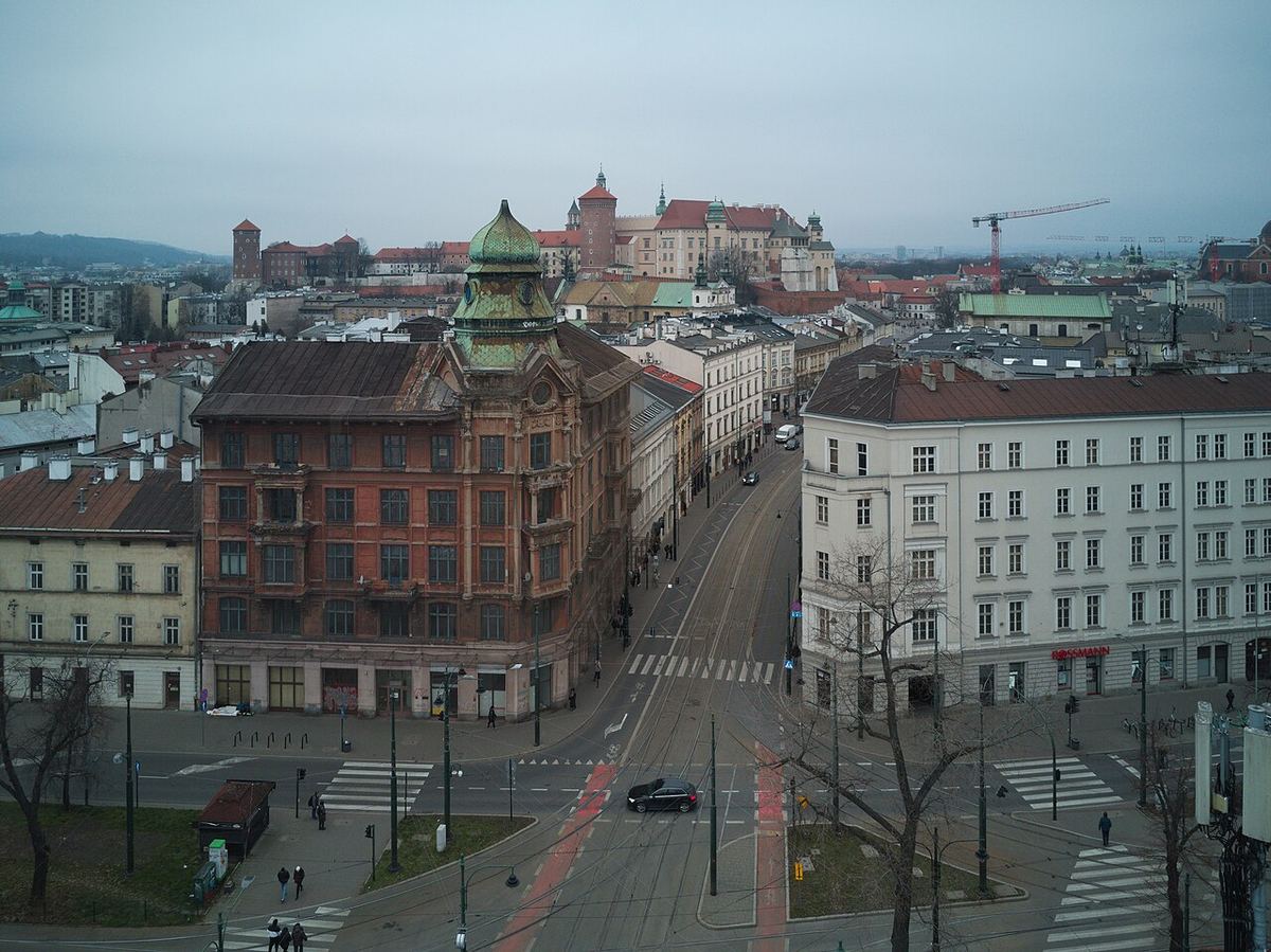 Widok z góry na ulicę Stradomską i Wawel w tle