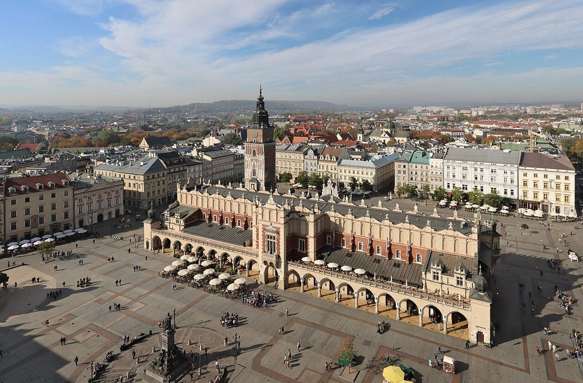 Rynek Główny w Krakowie z Sukiennicami widziany z góry